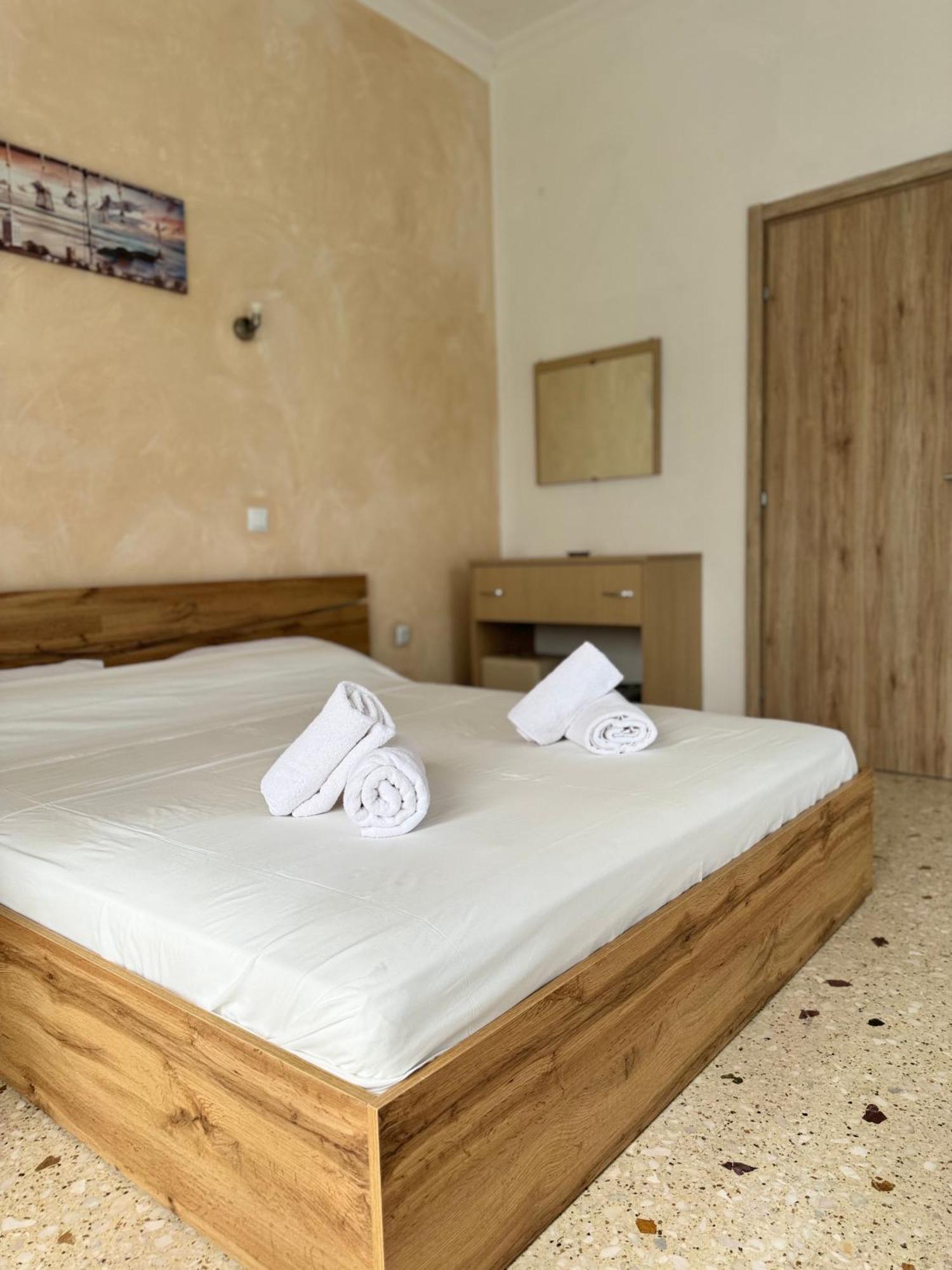 Santa Marina Rooms Agia Marina  ภายนอก รูปภาพ